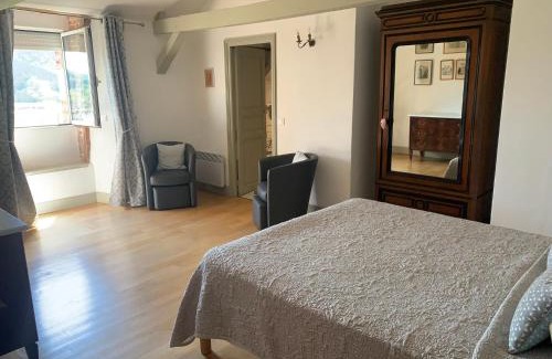 Tour-de-Faure Bed & Breakfast | Discover Maison Redon: Oceanfront Rooms with Pool Access