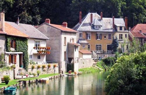 Dun-sur-Meuse Bed & Breakfast | Welcoming Chambres d'hôtes Notre Paradis with Pet-Friendly Perks