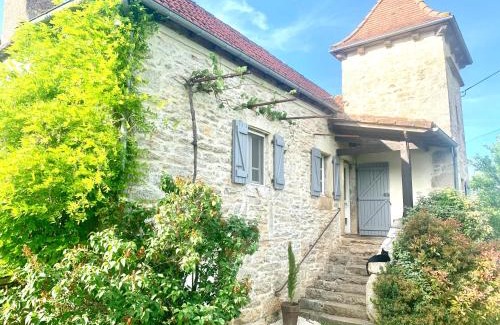 Calvignac Bed & Breakfast | Inviting Chambres d'hôtes Pech Blanc with Oceanfront Pool