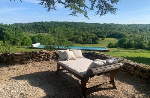 Calvignac Bed & Breakfast | Inviting Chambres d'hôtes Pech Blanc with Oceanfront Pool