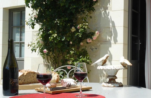 Bourgueil House | Discover Comfort at Chambres d'Hôtes Rue du Poids