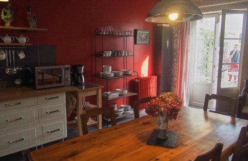 Bourgueil House | Discover Comfort at Chambres d'Hôtes Rue du Poids