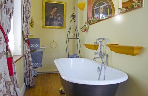 Etretat Bed & Breakfast | Villa l'espérance: Guest Rated 8.9/10 for Memorable Stays