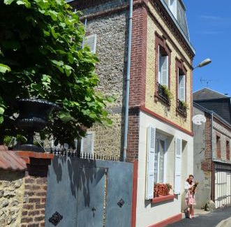 Etretat Bed & Breakfast | Villa l'espérance: Guest Rated 8.9/10 for Memorable Stays