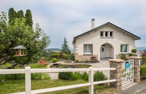 Durtol Bed & Breakfast | Top-Rated Villa Volcano: Enjoy Unique Restaurant Experience