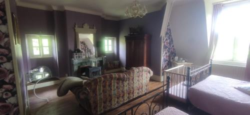 Bessines-sur-Gartempe Bed & Breakfast | Guest Rated: 9.1 at Chambres d'Hôtes-Château Constant