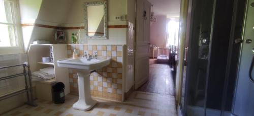 Bessines-sur-Gartempe Bed & Breakfast | Guest Rated: 9.1 at Chambres d'Hôtes-Château Constant