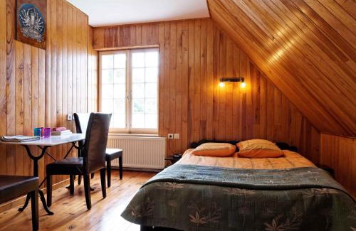 Autun Bed & Breakfast | Cozy Guest Rooms in Autun with Restaurant & Pet-Friendly Options