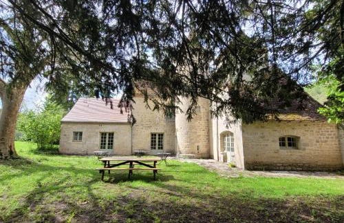Vaillac Bed & Breakfast | Discover Domaine de Feneyrol: Oceanfront Retreat Awaits