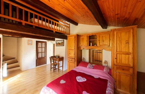 Entrevaux House | Pet-Friendly Oceanfront Retreat at La Maison de Julie