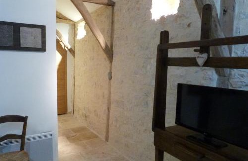 Esclauzels Bed & Breakfast | Oceanfront Escape at Chambres d'hotes Le Plassalou - 9.1/10