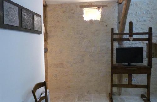 Esclauzels Bed & Breakfast | Oceanfront Escape at Chambres d'hotes Le Plassalou - 9.1/10