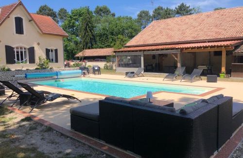 Captieux House | Oceanfront Escape: VILLA CAPSYLVAINE with Pool & Dining