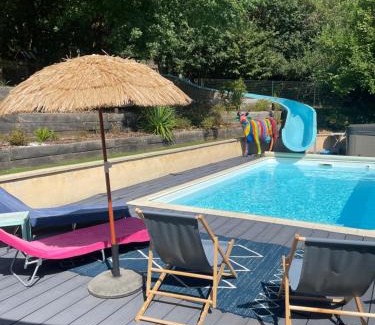 Saint-Mars-la-Briere Bed & Breakfast | Chambres dans maison avec piscine toboggan aquatique et spa