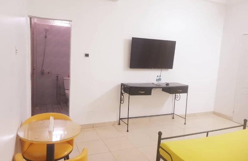 Thies Bed & Breakfast | Deluxe Comfort at Chambres Deluxe Zahra - Family & Pet Friendly