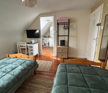 Chateaulin Bed & Breakfast | Experience Comfort at Numéro 1 with Delicious Breakfast