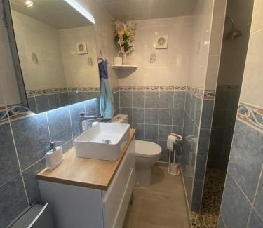 La Souterraine Bed & Breakfast | Oceanfront Rooms at Chambres et Table d'Hôtes Floromel