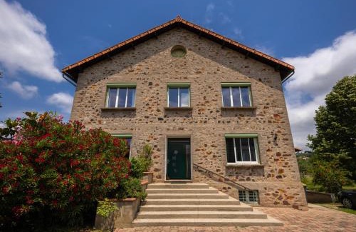 Arthes Bed & Breakfast | Experience Oceanfront Bliss at Chambres et Table d'Hôtes
