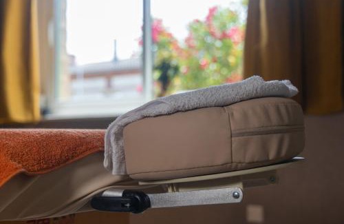 Arthes Bed & Breakfast | Experience Oceanfront Bliss at Chambres et Table d'Hôtes