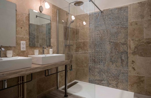 Montcuq Bed & Breakfast | Relax at Chambres d'Hôtes Maison Saint Privat - Rated 9.8