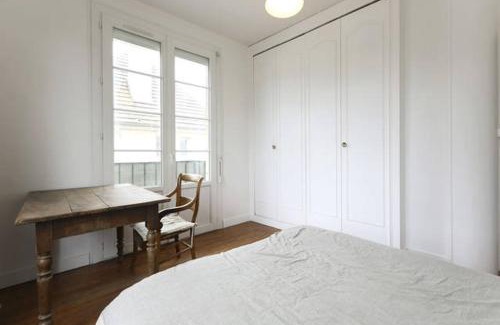 Creil House | Cozy Rooms in a Friendly Apartment Near the Train Station