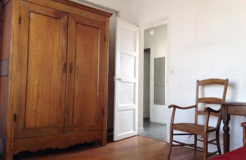 Creil House | Cozy Rooms in a Friendly Apartment Near the Train Station