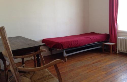 Creil House | Cozy Rooms in a Friendly Apartment Near the Train Station