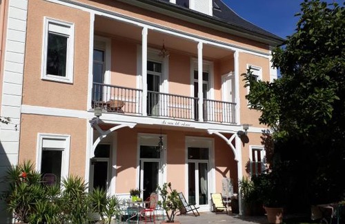 Bagneres-de-Bigorre Bed & Breakfast | Kid-Friendly Retreat at Chambres Rue De Lorry - Rated 9.3