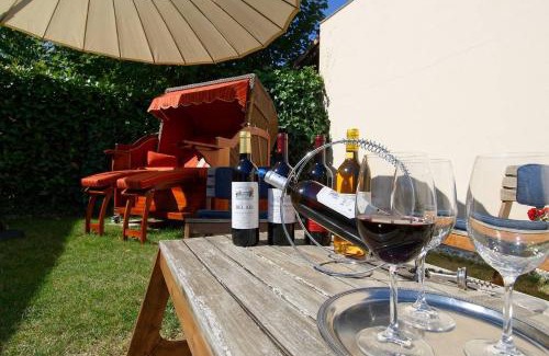 Cenon House | Inviting Rooms & Dining at La Bordelaise Retreat