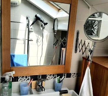 Cenon House | Inviting Rooms & Dining at La Bordelaise Retreat