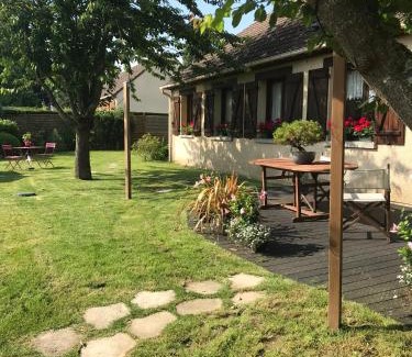 Thuit-Hebert Bed & Breakfast | Cozy Chambre tout confort du Tilleul with Family Amenities