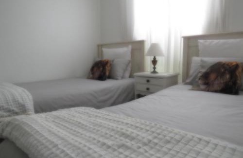 Marina da Gama House | Cozy Chamomile Cottage: Family-Friendly Retreat Awaits