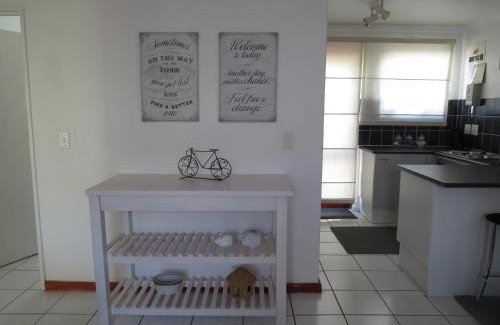 Marina da Gama House | Cozy Chamomile Cottage: Family-Friendly Retreat Awaits