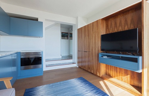 Sea Point Apartment | Tranquil Oceanfront Retreat: Chamonix 16 by CTHA