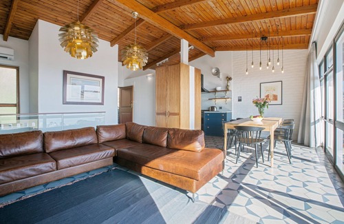 Sea Point Apartment | Tranquil Oceanfront Retreat: Chamonix 16 by CTHA