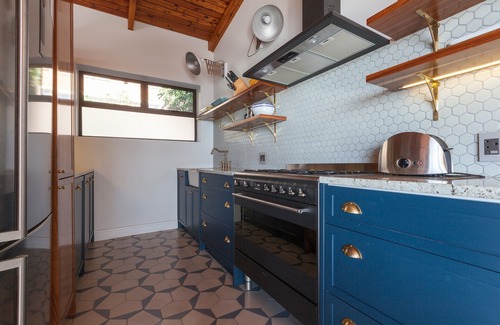 Sea Point Apartment | Tranquil Oceanfront Retreat: Chamonix 16 by CTHA