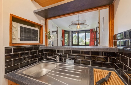 Chamonix City Centre Apartment | Chamonix Sud: Family-Friendly Retreat with Breakfast Included