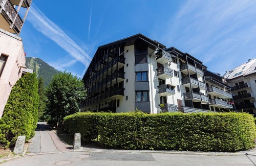 Chamonix City Centre Apartment | Chamonix Sud: Family-Friendly Retreat with Breakfast Included