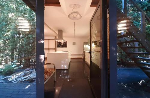 Pleskodale Apartment | Charming Champêtre Déjà Vu: Family & Pet-Friendly Retreat