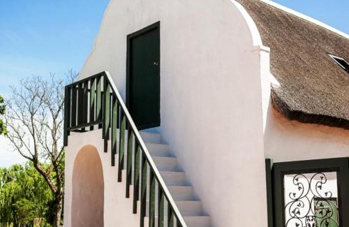 Paarl Apartment | Unforgettable Stays at Champagne De Kleijne Bos - 4-Star Retreat