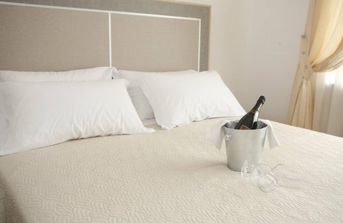 Colombare House | Elegant Champagne Rooms with Dining and Family Amenities