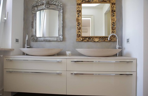 Colombare House | Elegant Champagne Rooms with Dining and Family Amenities