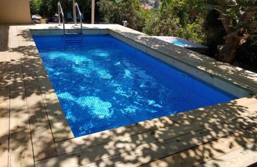 Kfar Vradim Cabin | Elegant Champagne Suites: Pet-Friendly with Pool & Hot Tub