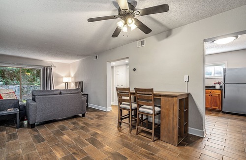 Athens Condo | Pet-Friendly Champions Condo with Spa & Pool in Athens, GA