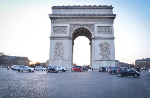 Ternes Apartment | Elegant Champs Elysées 2: Pet-Friendly & Rated 9.9/10