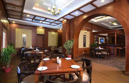 Ranchi Hotel | Discover Chanakya Bnr Hotel: Family-Friendly with Pool
