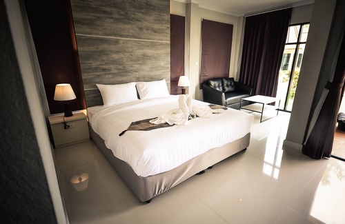 Pa Ngio Hotel | Budget-Friendly Chanalai Resort with Pool and Breakfast