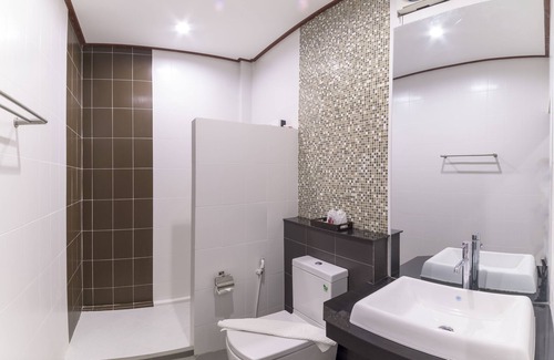 Pa Ngio Hotel | Budget-Friendly Chanalai Resort with Pool and Breakfast