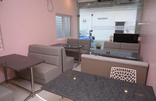 Gangavathi Hotel | Chandanagreenviewresort: Ideal for Families and Pets