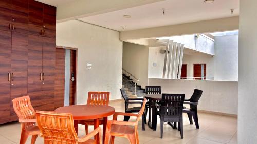 Gangavathi Hotel | Chandanagreenviewresort: Ideal for Families and Pets